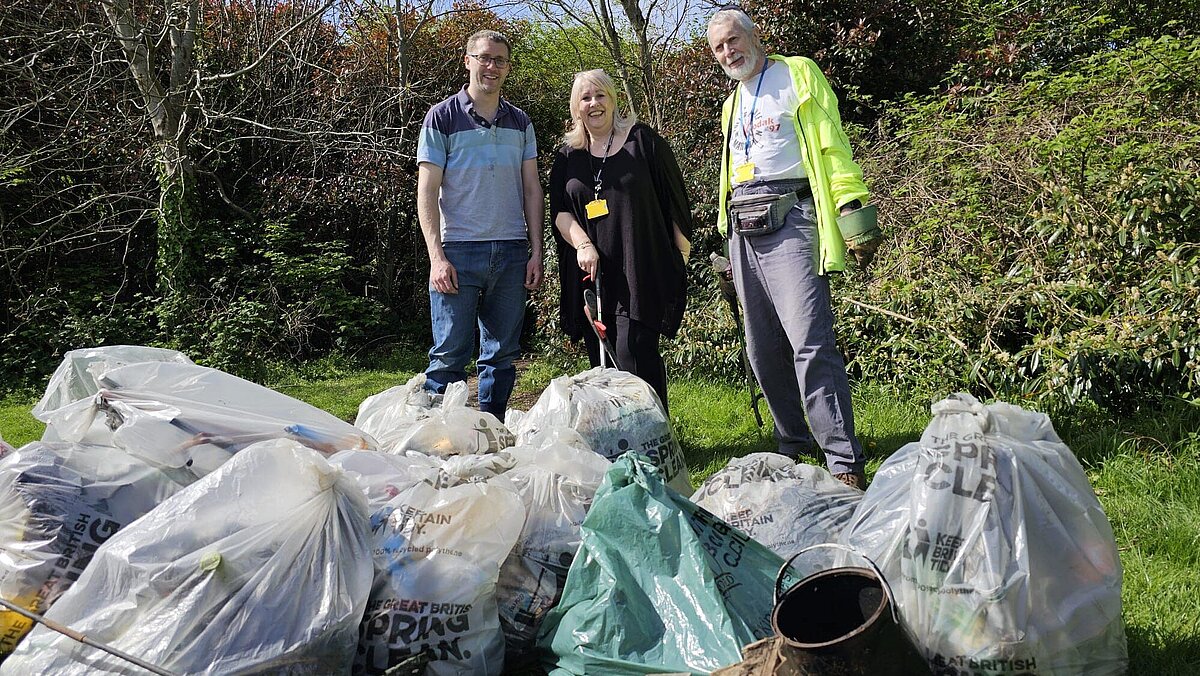 North Bushey Litter Pick - Hertsmere Liberal Democrats